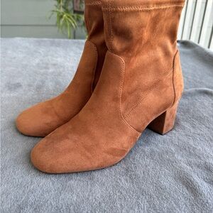 Women's Suede Slouch Block Heel Boot in Chestnut
